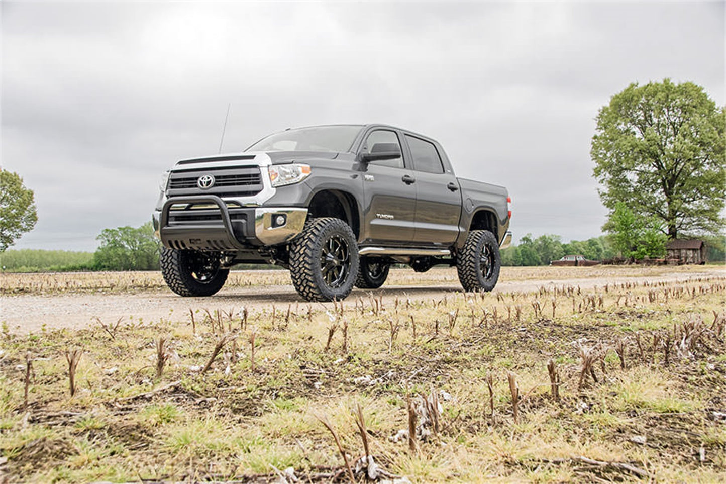 Rough Country 6 in Suspension Lift Kit w/Shocks - 75450