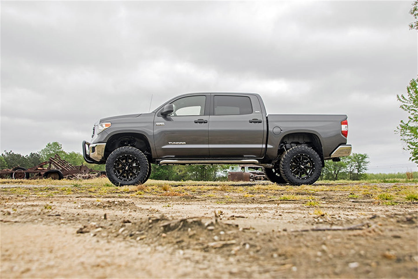Rough Country 6 in Suspension Lift Kit w/Shocks - 75450