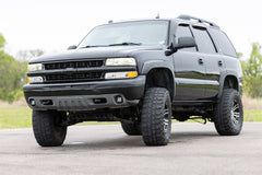 Rough Country 6 in Suspension Lift Kit w/V2 Shocks - 28070
