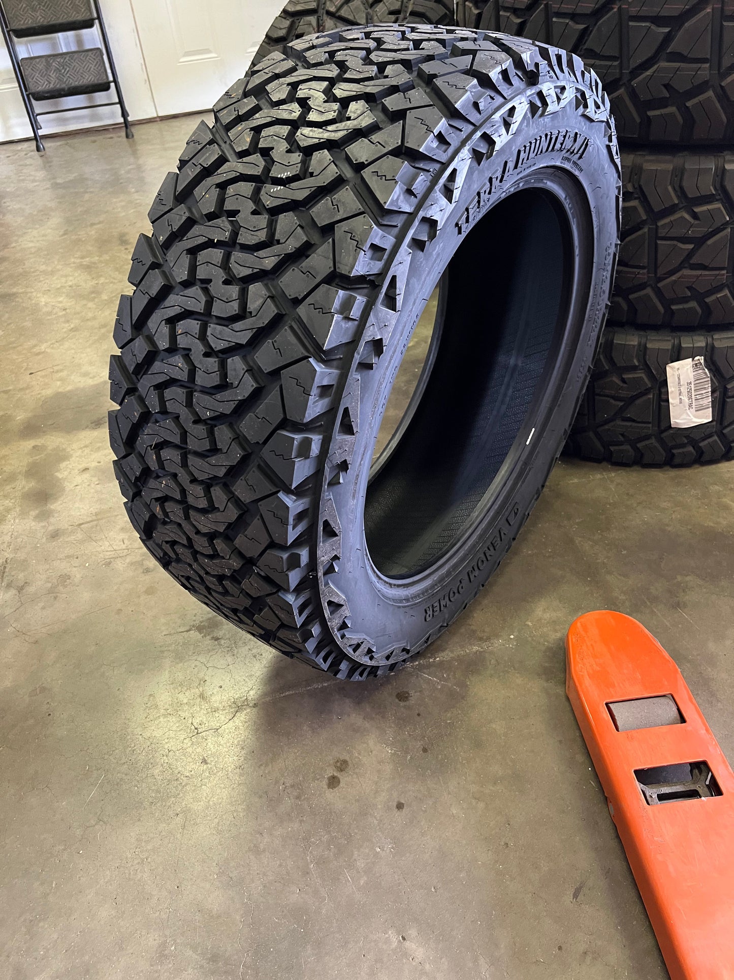 35x12.50r20 Venom XT - SET OF 4